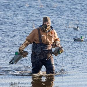 AUSCAMOTEK Waterproof Neoprene Duck Decoy Gloves - Insulated Blind Gauntlet Stay Warm and Dry in Waterfowl Hunting