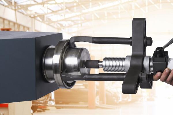 Hydraulic puller maintenance inspection